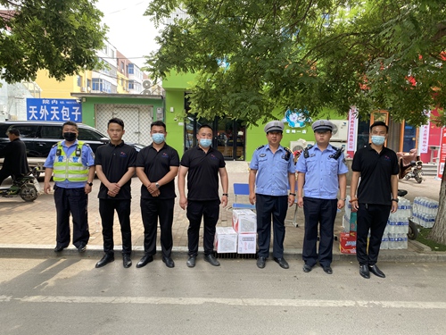 河北鑫方略考點(diǎn)服務(wù)為執(zhí)勤交警提供飲用水